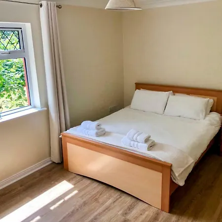 ♣ Center Of Town 3br House ♣ Free Parking Killarney