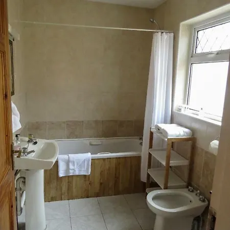 ♣ Center Of Town 3br House ♣ Free Parking
