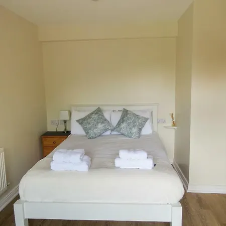 ♣ Center Of Town 3br House ♣ Free Parking Killarney